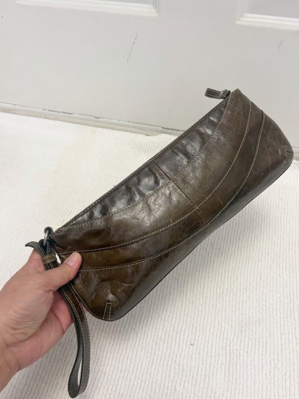 Kenneth Cole Vintage Slim Leather Panelled Design Wrist Strap Clutch Purse